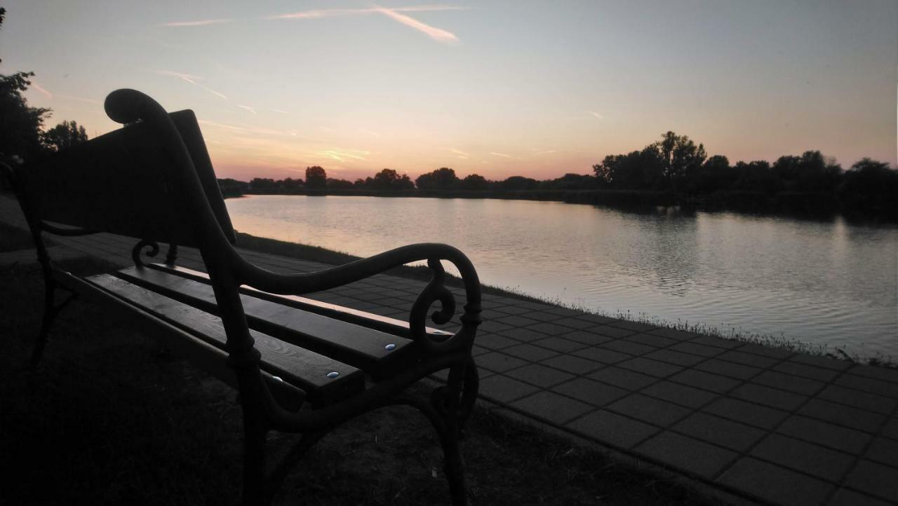 Relax Ii. Vendeghaz Villa Dunapataj Bagian luar foto